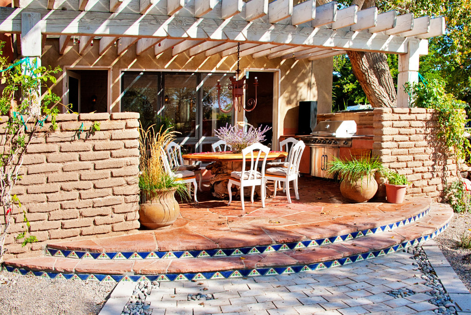 covered outdoor kitchen